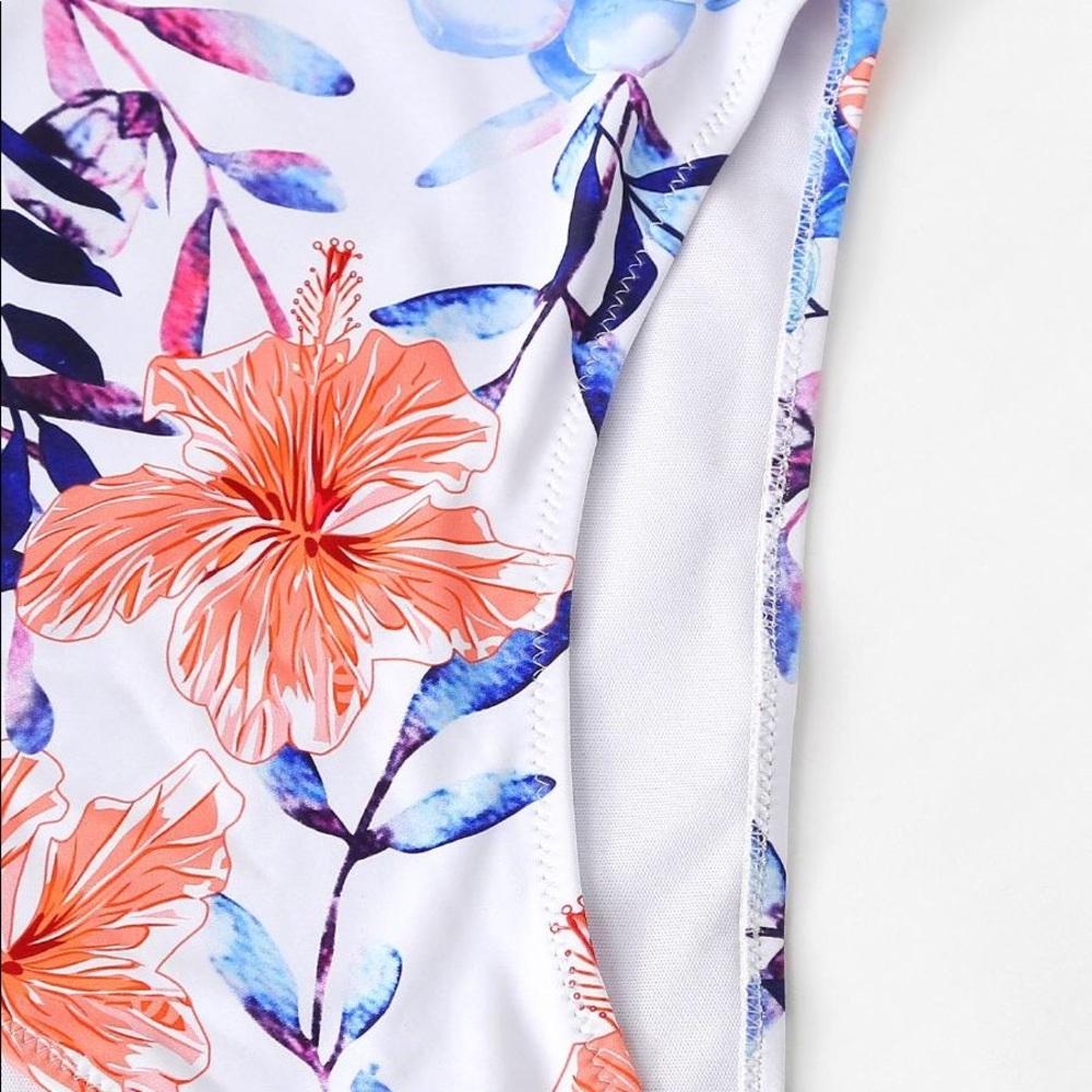🆕Scallop trim cut out floral one piece swimsuit - Picture 5 of 8